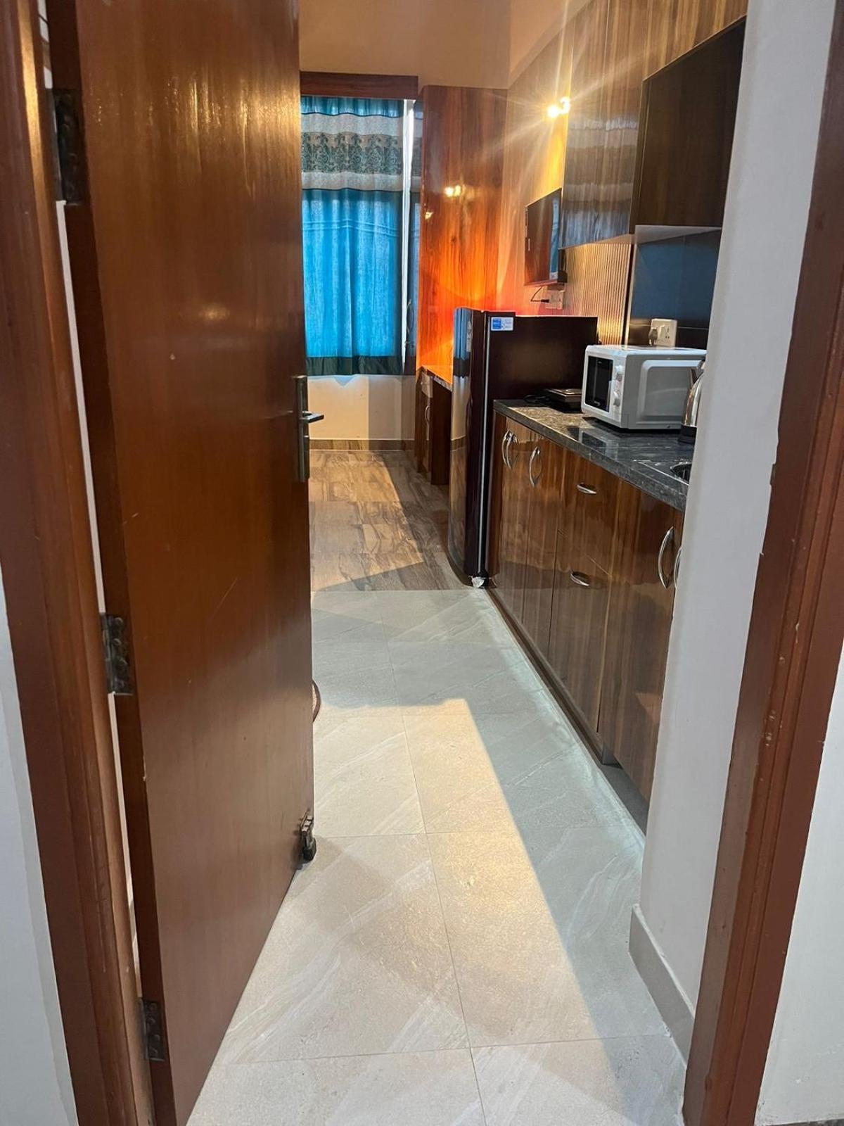 Studio Apartment In Greater Noida Extérieur photo