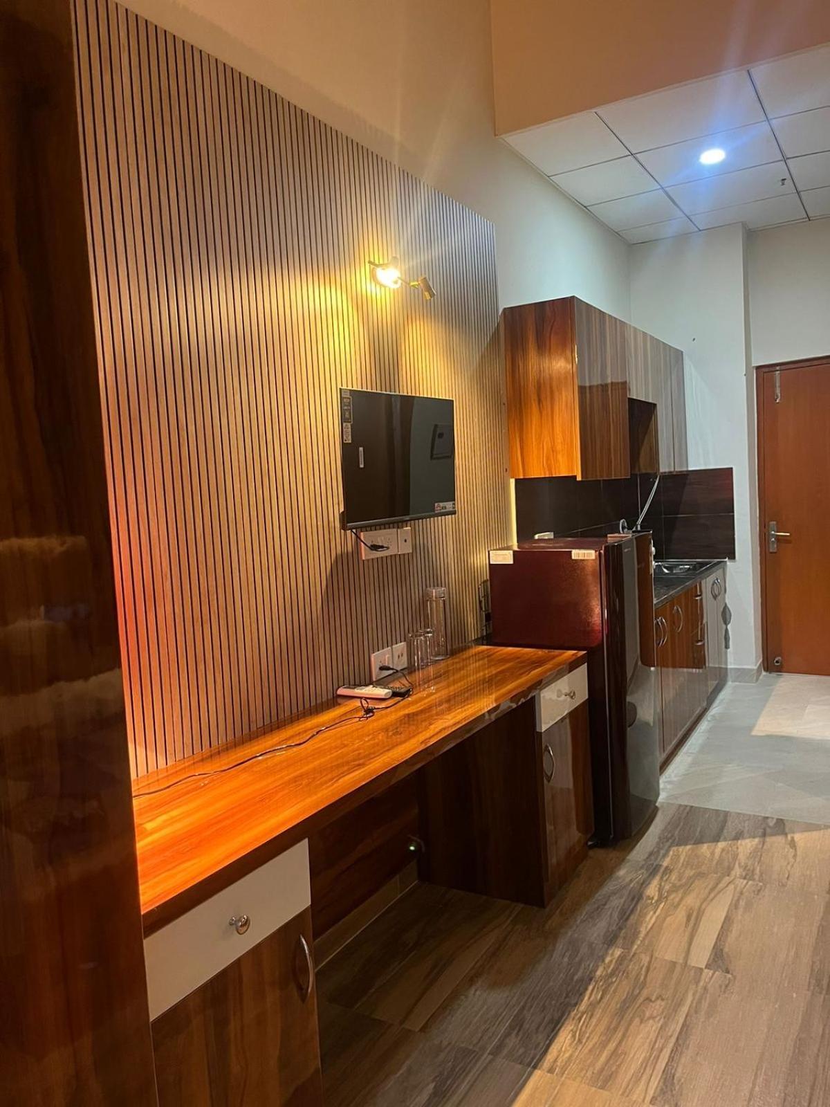 Studio Apartment In Greater Noida Extérieur photo